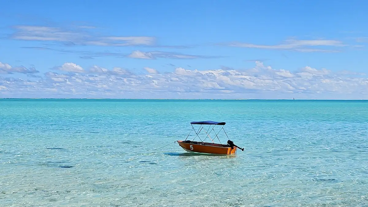 Bora Bora self-drive boat in the lagoon