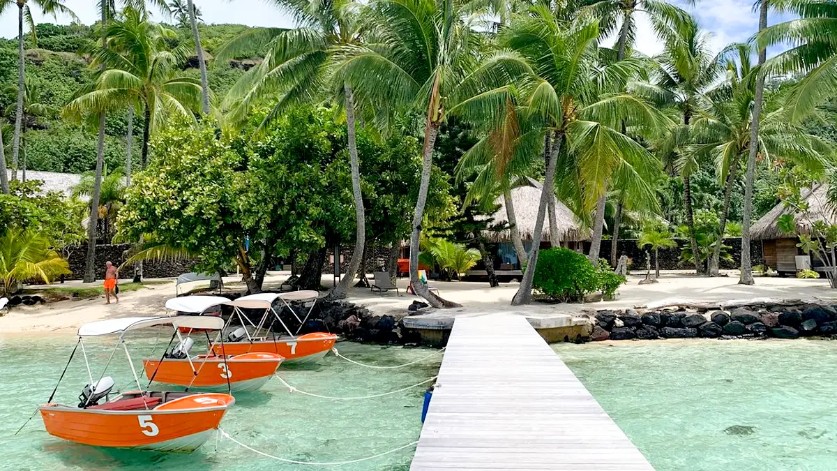 Rental Boats on a pontoon in Bora Bora
